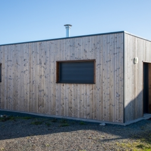 Nybyggeri i Trekantsområdet med træbeklædning og moderne facade